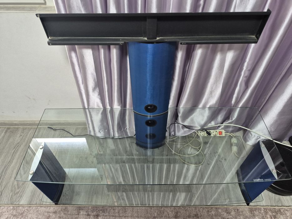 Маса със стойка за телевизор