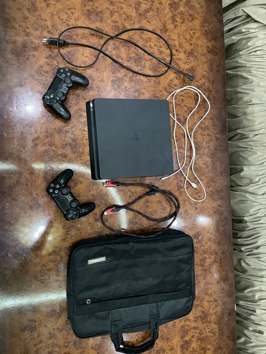 Plastation 4 fat 1 TB