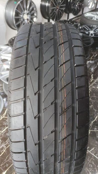 ROADARES Balon shina 245/60R18
