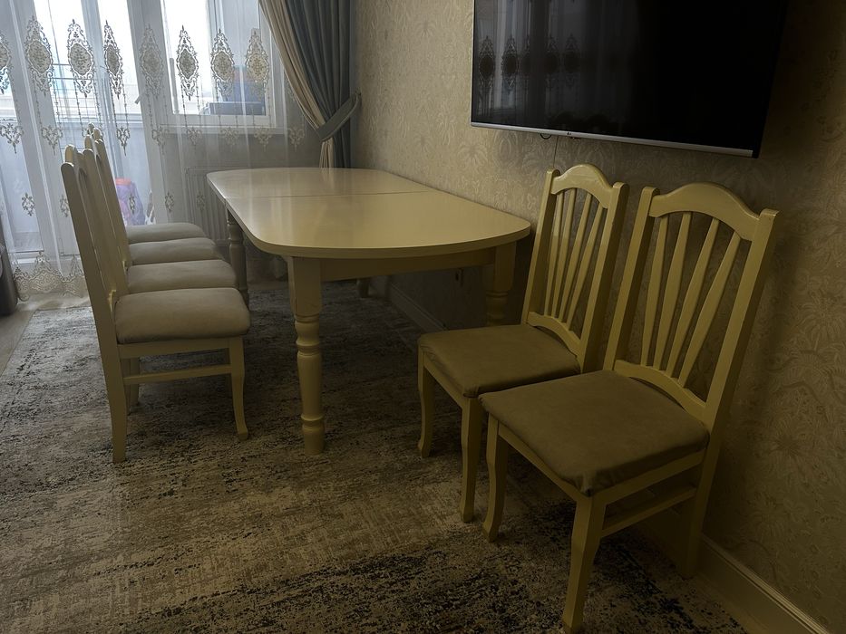 Стол со стульями