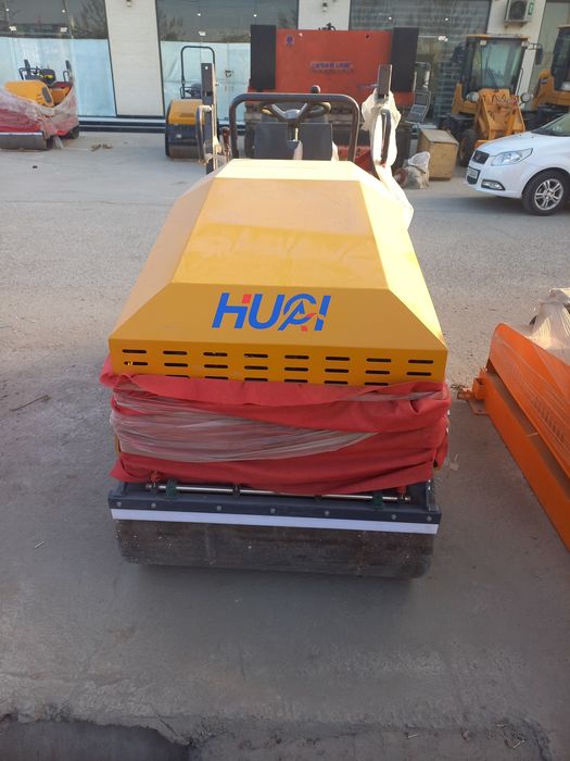 Каток в Узбекистане. Бренд Асфальт выбро каток . 3 тоннали . 51 от куч