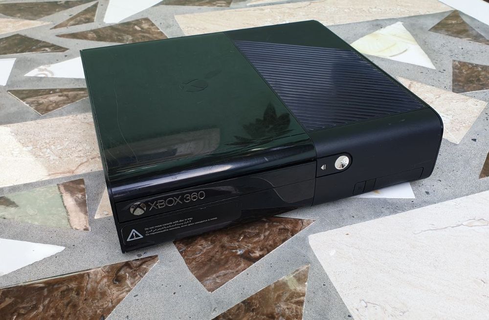 XBOX 360 e 250 GB proshifka qilingan tayyor