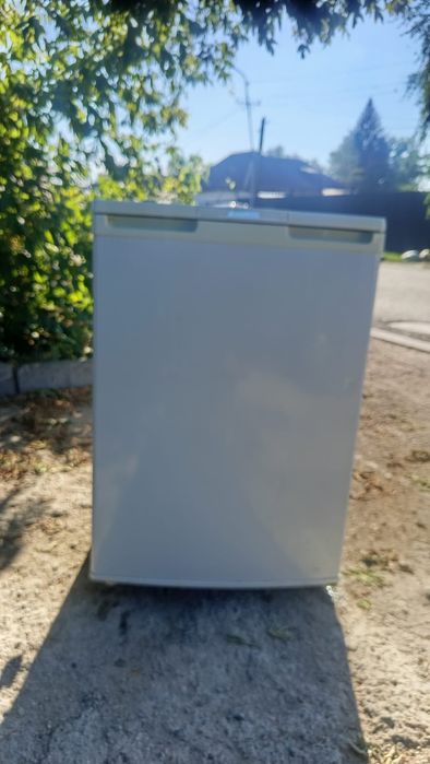 Продам маленький холодильник