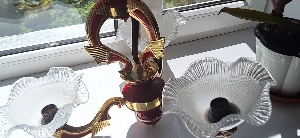 Продам    люстру, бра  в отличном состоянии.