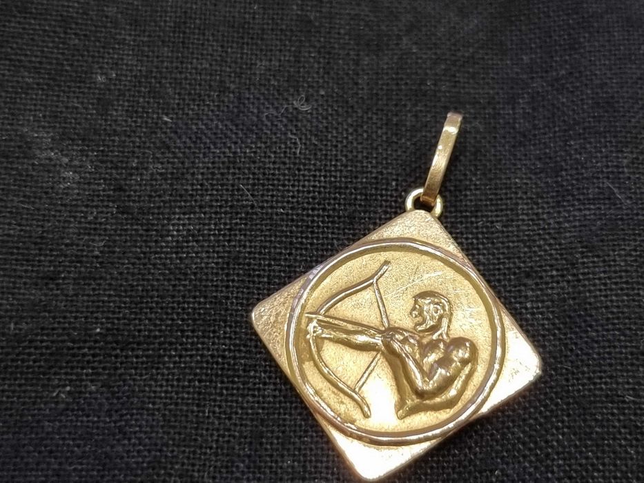 Златна плочка "Стрелец" 18К