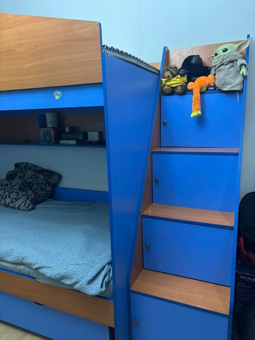 Продам двух ярусную кровать!