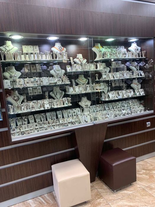 Търговско оборудване  за магазин за бижута - 1200 евро