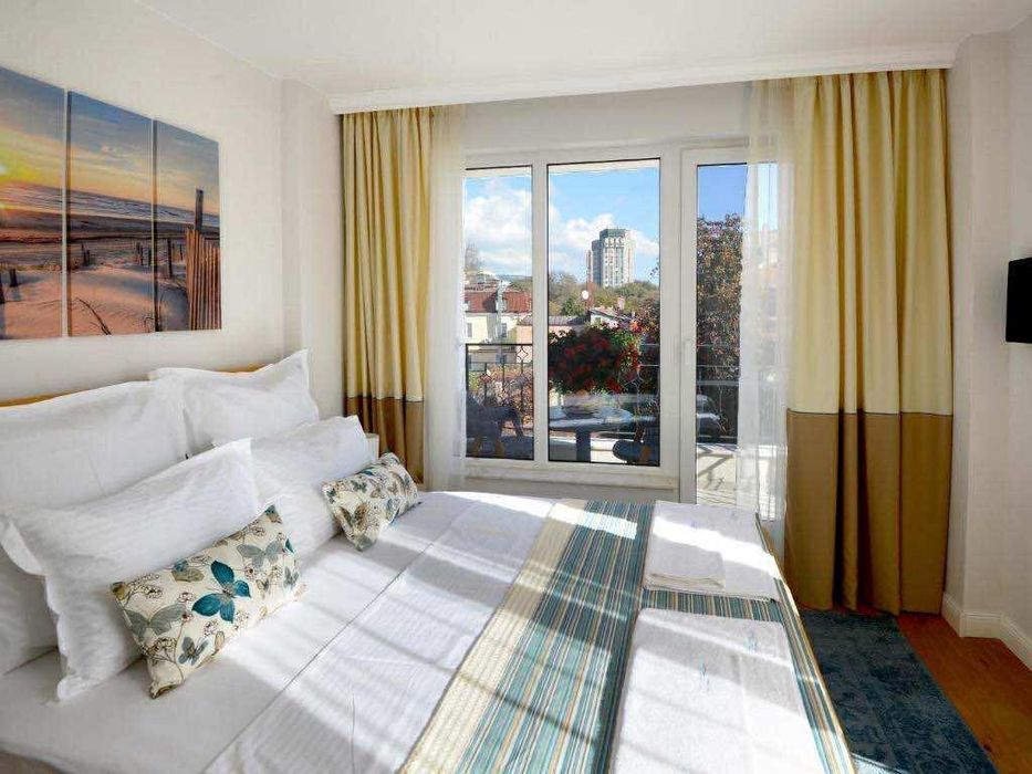 Дава се под наем Четиристаен апартамент в Варна, Център - 100 кв.м за 1500 € - Снимка #2