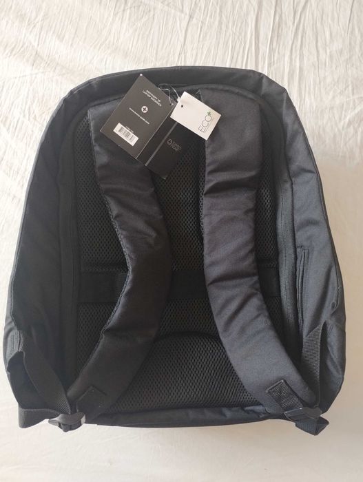 Раница за лаптоп Swiss Peak, USB порт, черна, нова