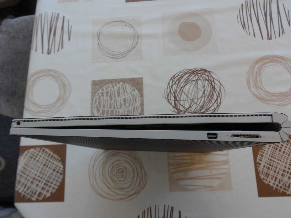 Таблет и Лаптоп 2в1 Microsoft Surface Book i7-6600U/RAM 16GB/SSD 512GB