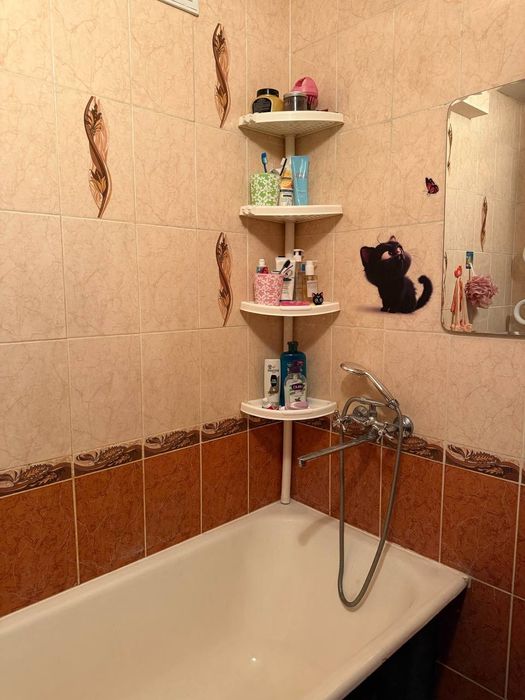 Продам двух-комнатную в р-не ДКМ