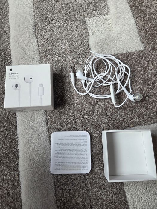 Earpods Apple lightning connector