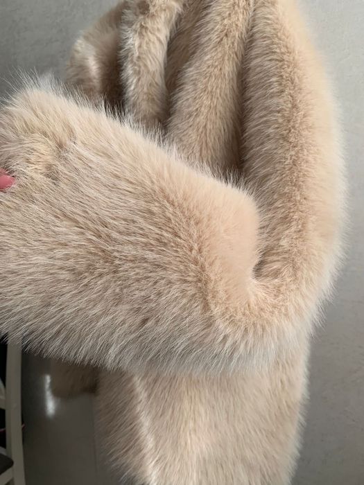 Женская бежевая шуба