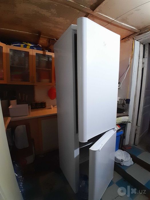 Холодильник Indesit