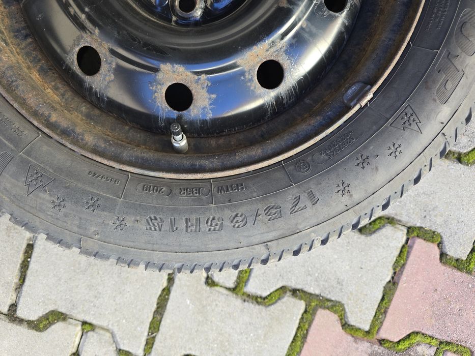 Vand roti de iarna 175/65R15 suzuki swift model 2019 cu senzor presiun