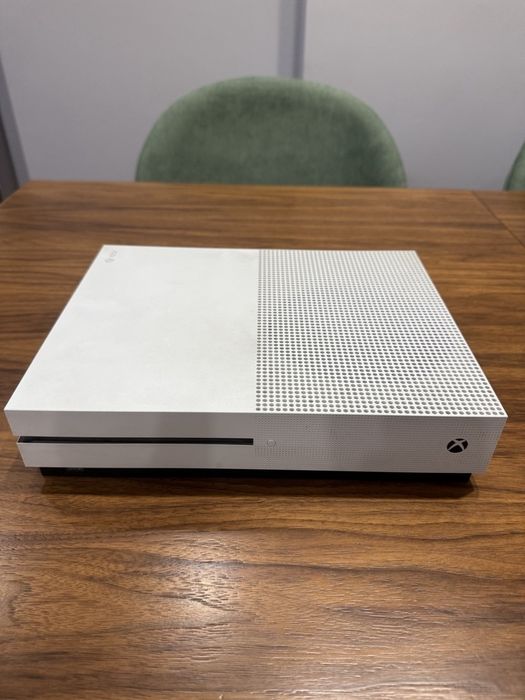 Xbox One S почти без пробега