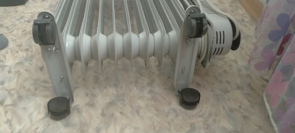 Обогреватель масляный Elenberg.