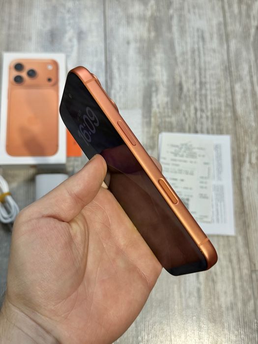 Iphone 17 Pro 256 GB - 100 % Battery Като Нов Гаранционен към Зора