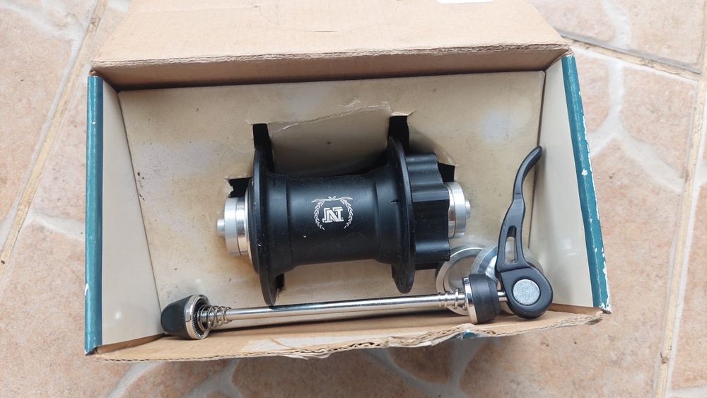 Butuc fata Novatec cu adaptor  qr sau 20 mm