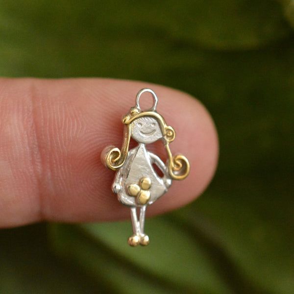 Сребърен медальон 925 със златни акценти „Момиче с цвете“