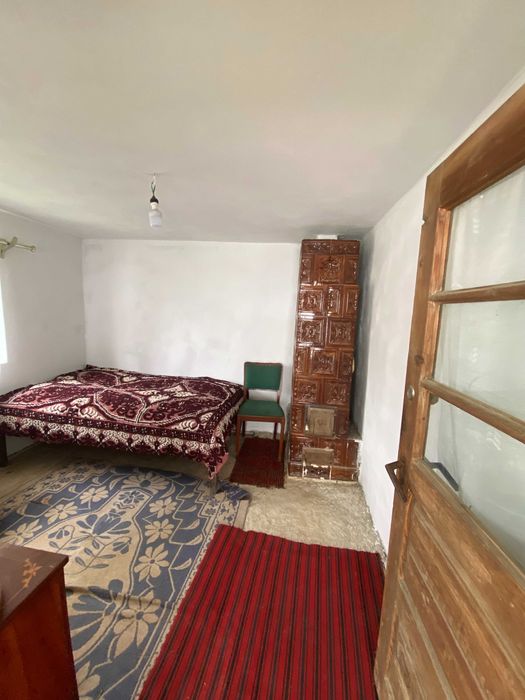 Casă cu teren 1200 mp + loturi suplimentare 800+200 mp | total 2200 mp | Bădești, Argeș – 24.650 €