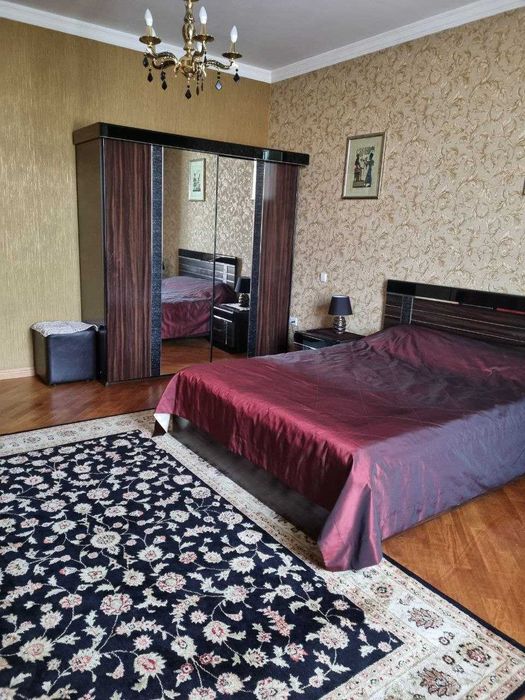 Сдам Дом В центре 2спальни двор, заезд для авто, с рем-ом, обстановкой