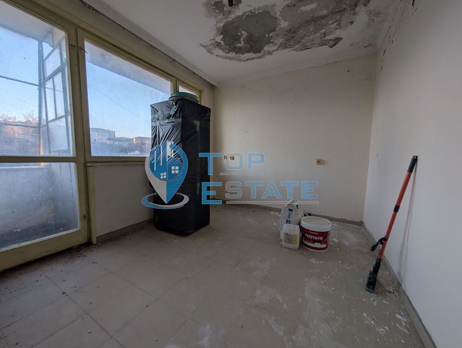 Тристаен тухлен апартамент в центъра на град Стражица