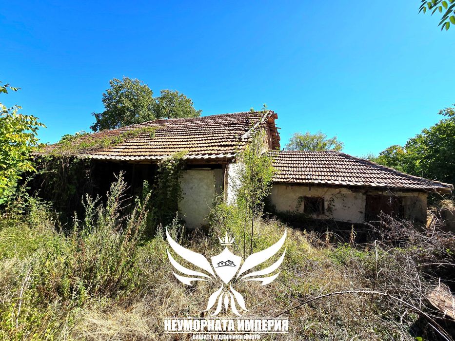 Продавам двуетажна вила/къща 140РЗП с 760кв.м. двор село Новаково