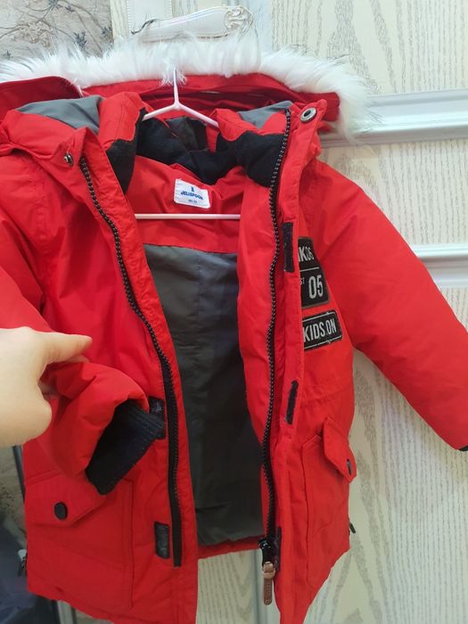 Koreya mashxur brendi"JELISPOON" qizil rangli kurtkasi