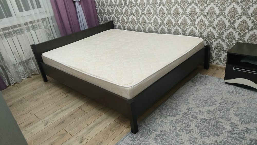 Продам двуспальную кровать