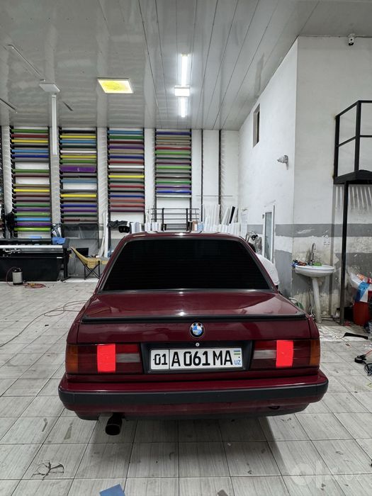 BMW E30 1989-yil BMW