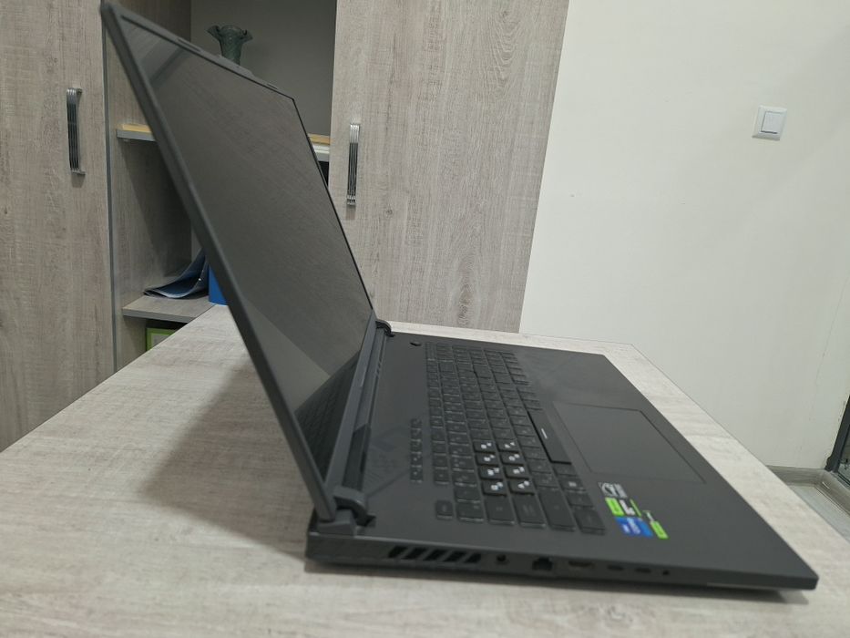 Asus Rog Strix G814J