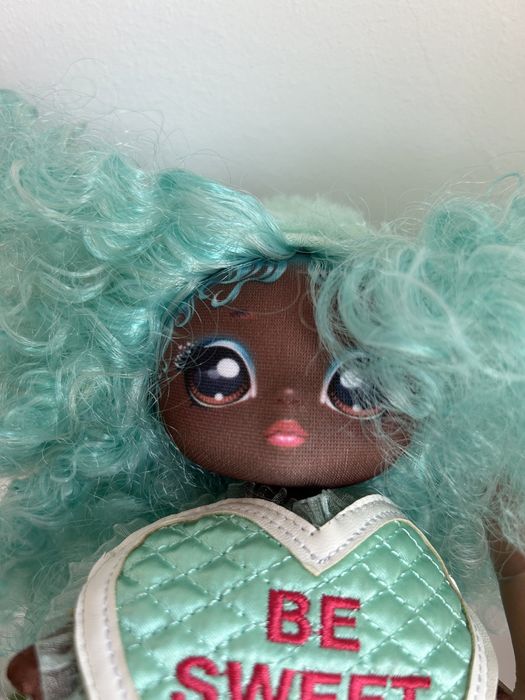 Кукла Na Na Na Surprise Sweetest Hearts, Синтия Суитс