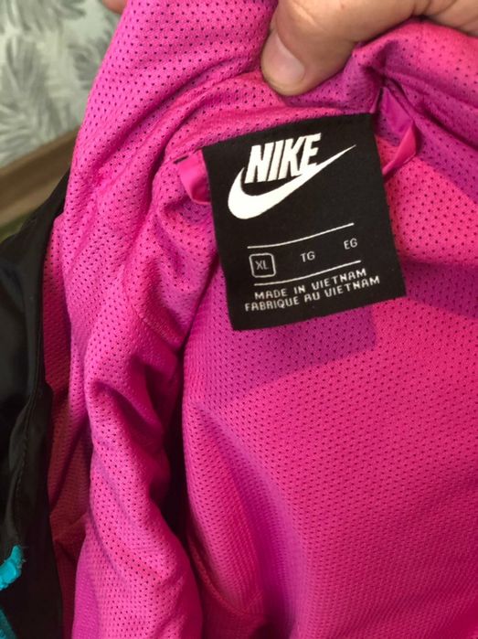 Продам ветровку Nike оригинал