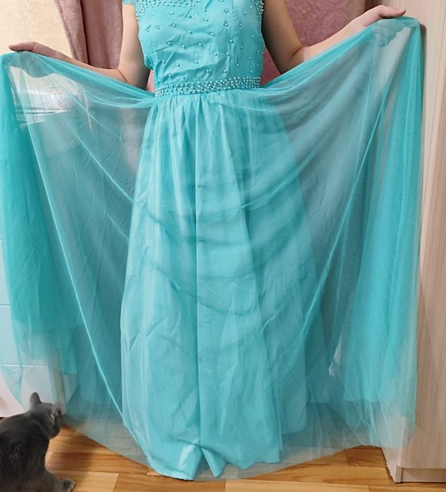 Продам пушистое, длинное платье