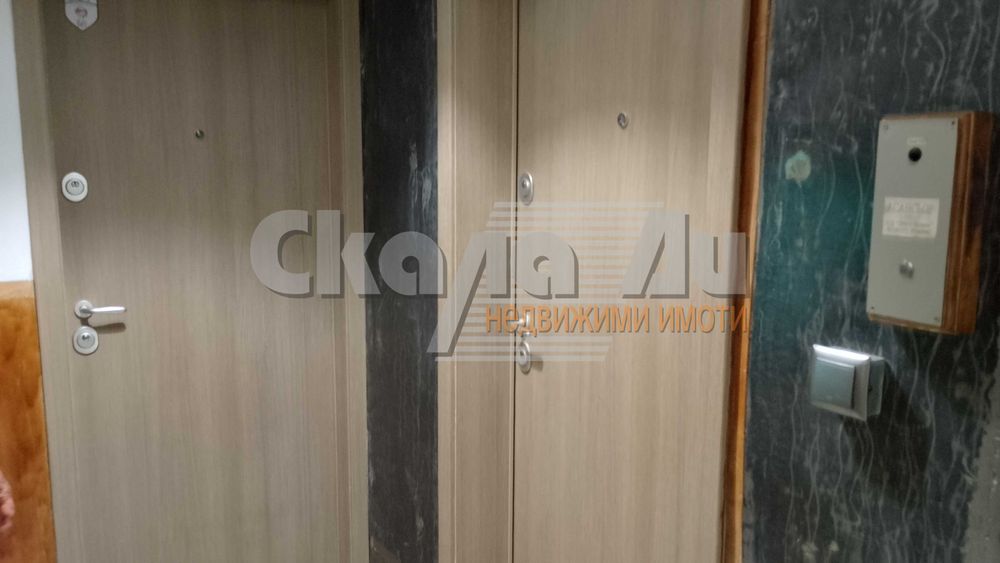 Дава се под наем Четиристаен апартамент в София, Център - 130 кв.м за 714 € - Снимка #1