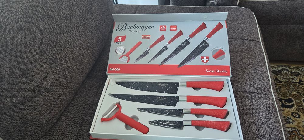 Комплект ножове червени