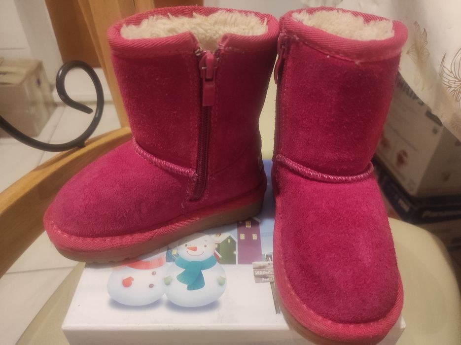 Продам угги для девочки