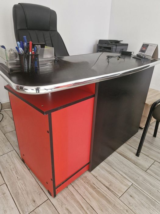 Mobilier birou.  Birou .