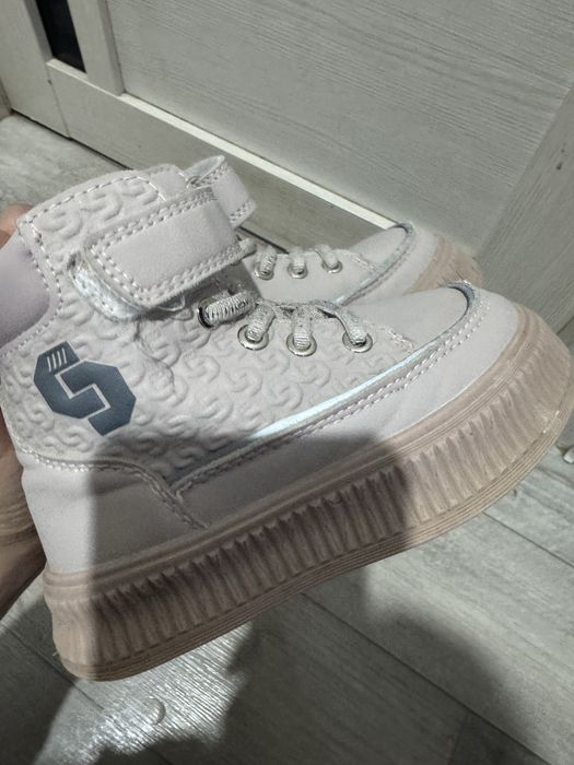 Продам обувь для девочек