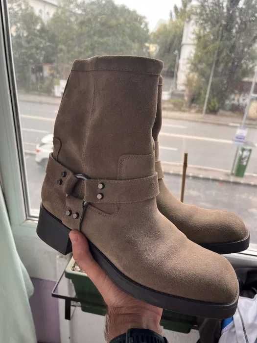 Ghete piele intoarsa Zara