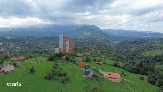 Teren intravilan 3.000 mp cu casă tradițională – Bran, sat Poarta