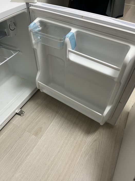 Мини холодильник в рабочем хорошем состоянии