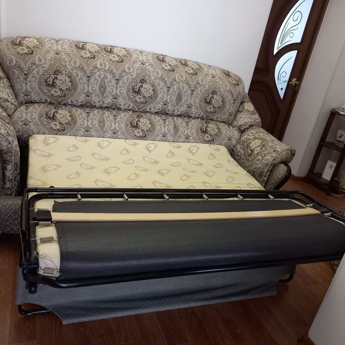 Продаю диван и 2 кресла. 2 подуши в придачу