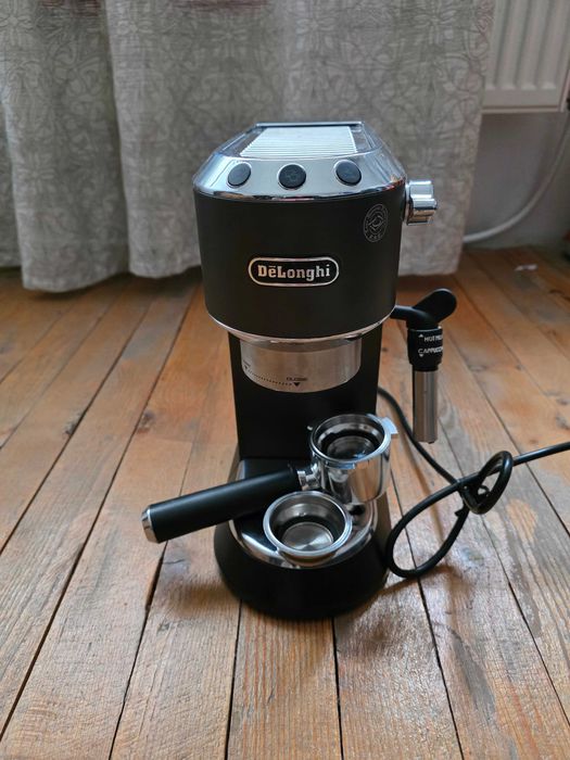 Кафемашина Delonghi Dedica