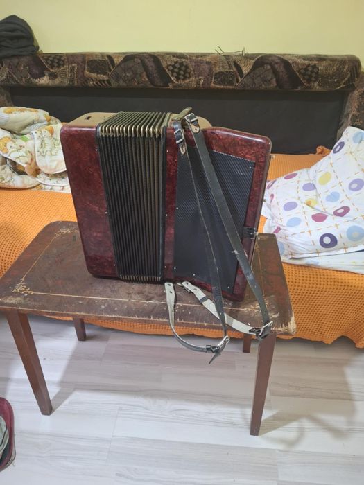 Vând acordeon sonora
