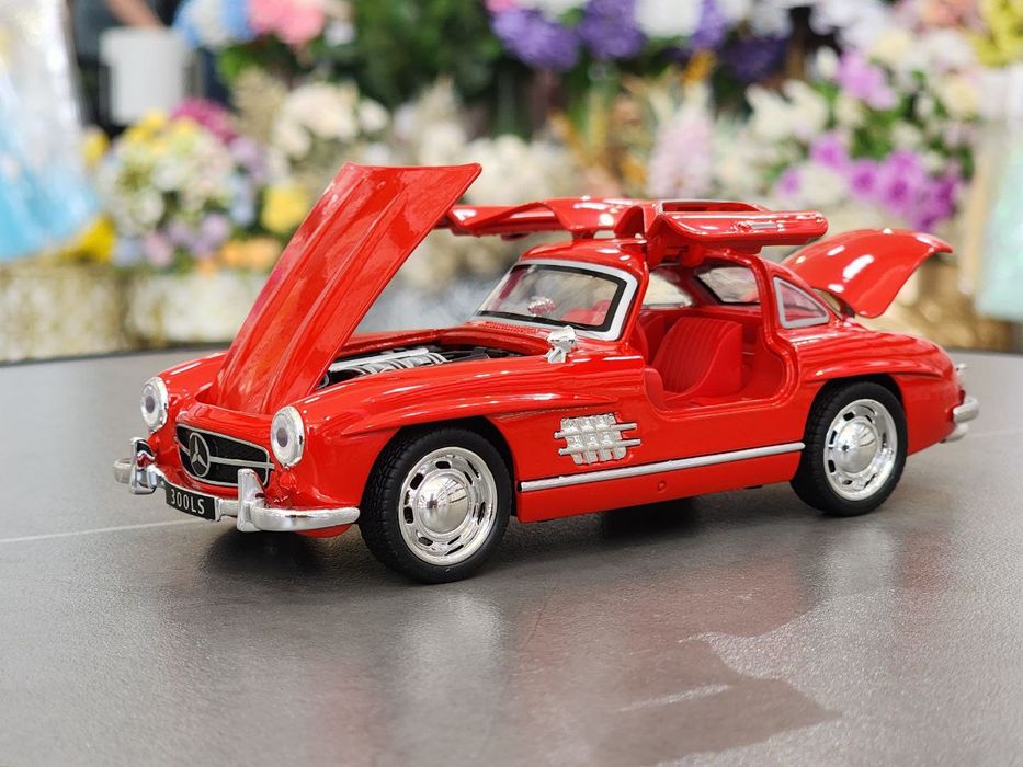 Mercedes Benz 1:32 o'yinchoq mashina