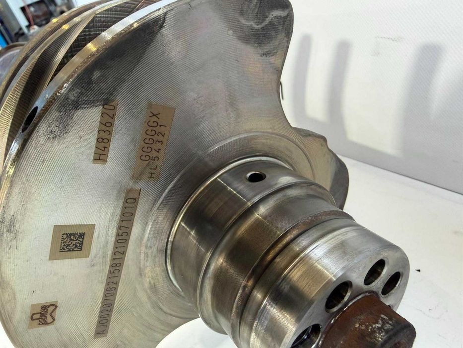 Колянов вал за Audi A8 / Q7 / VW Touareg 4.2 TDI / 4.0 TFSI – OEM 057105101L / HL54321