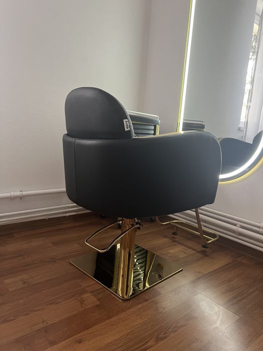 Vand mobilier coafor NOU( doar montat)