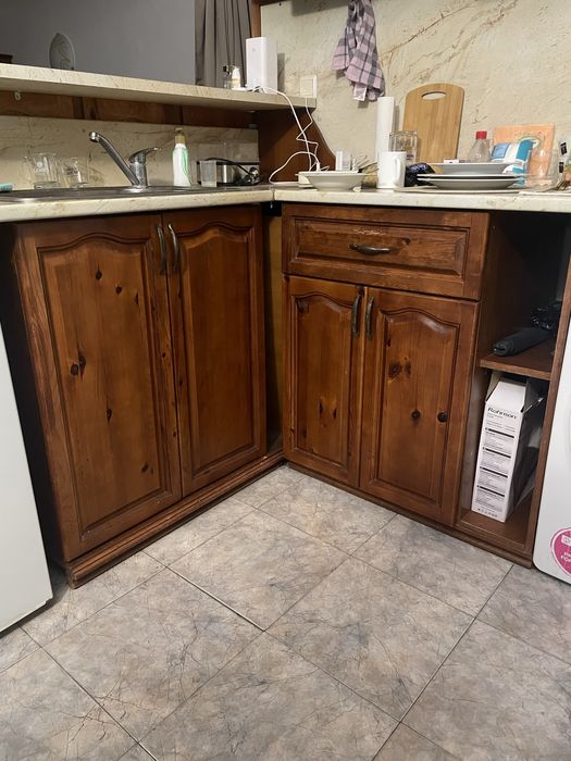 Ъглова кухня от масивно дърво